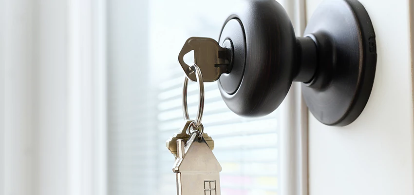 Bifold Door Knob Replacement in South Gate, California